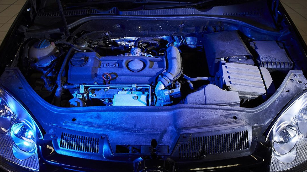Car engine - Lubrizol passenger car
